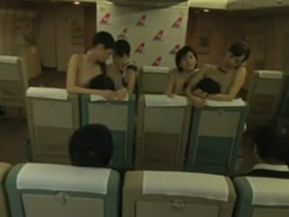 日本空姐機上與乘客提供帖心性服務